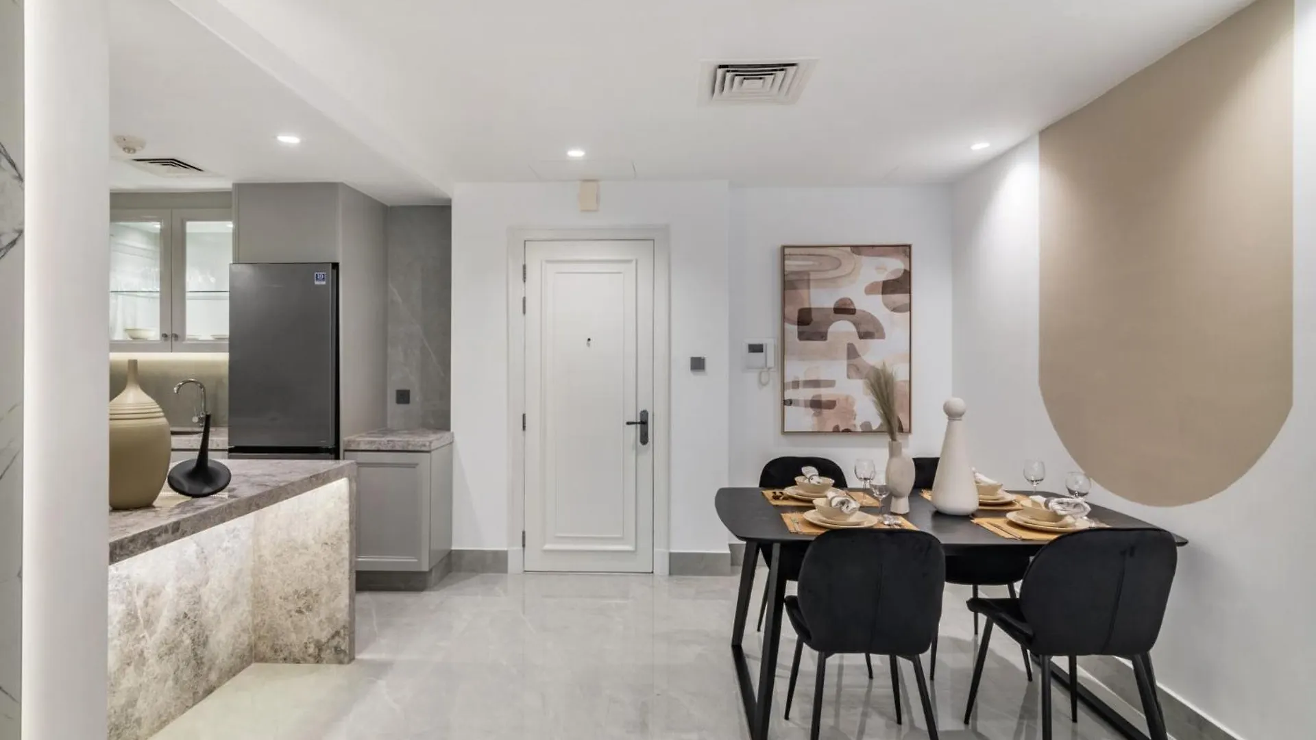 The Smart Concierge - Reehan 8 Dubai Apartment