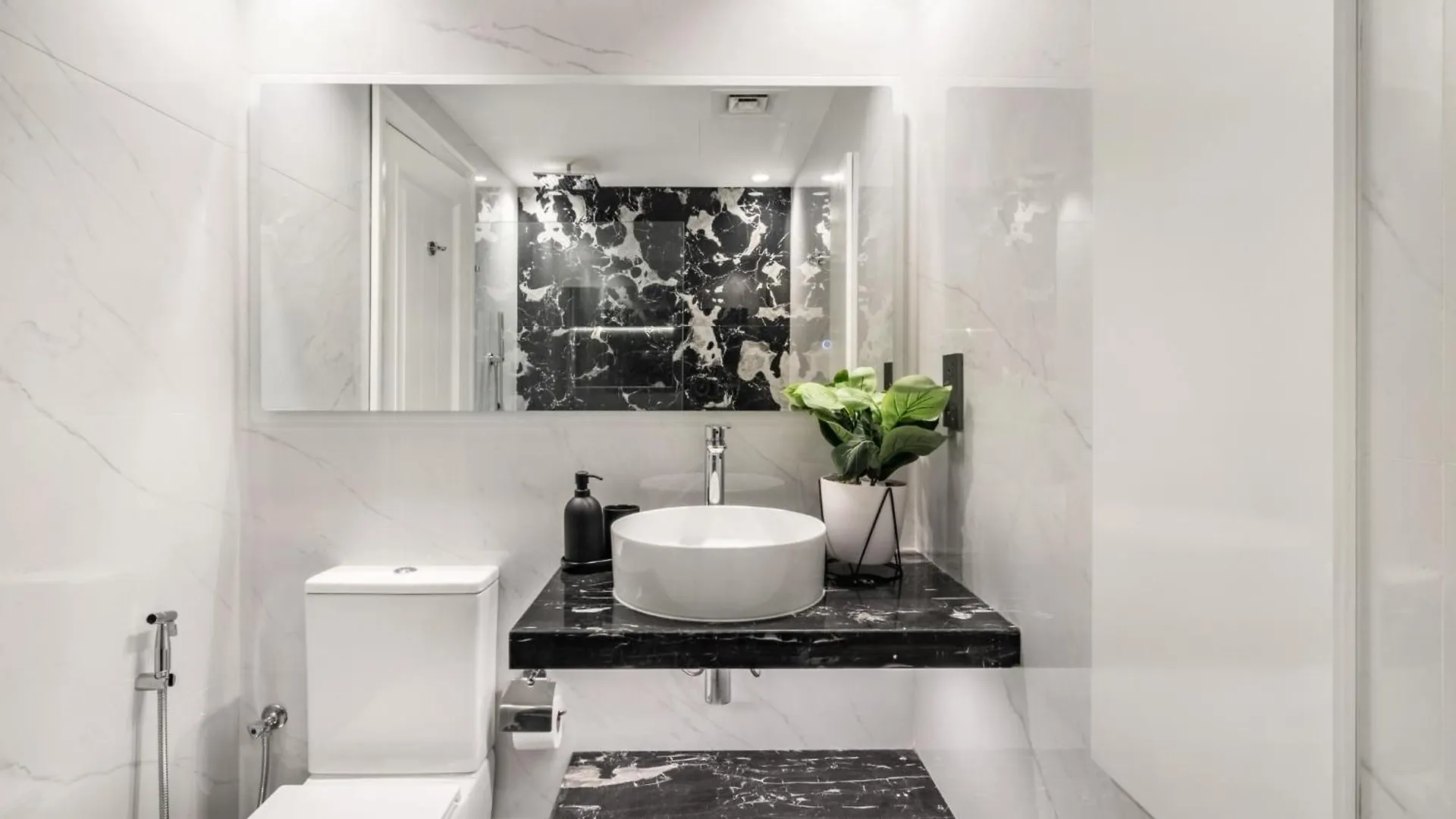 The Smart Concierge - Reehan 8 Dubai Apartment